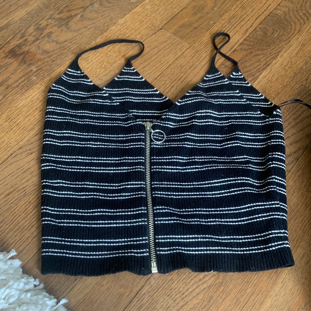 Kendall’s ns Kylie crop top
